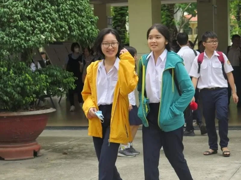 Thí sinh thích thú vì đề thi Văn rất thời sự ảnh 1